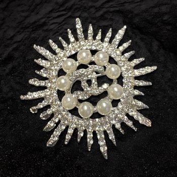 Broche vu en live argenté acier inoxydable