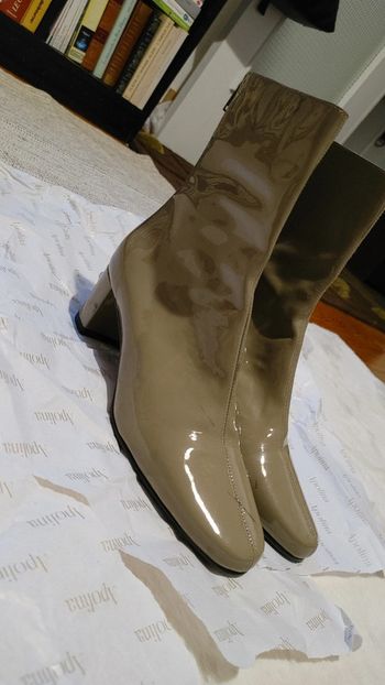 Bottines en cuir 100 % Jonak couleur kaki très bon état