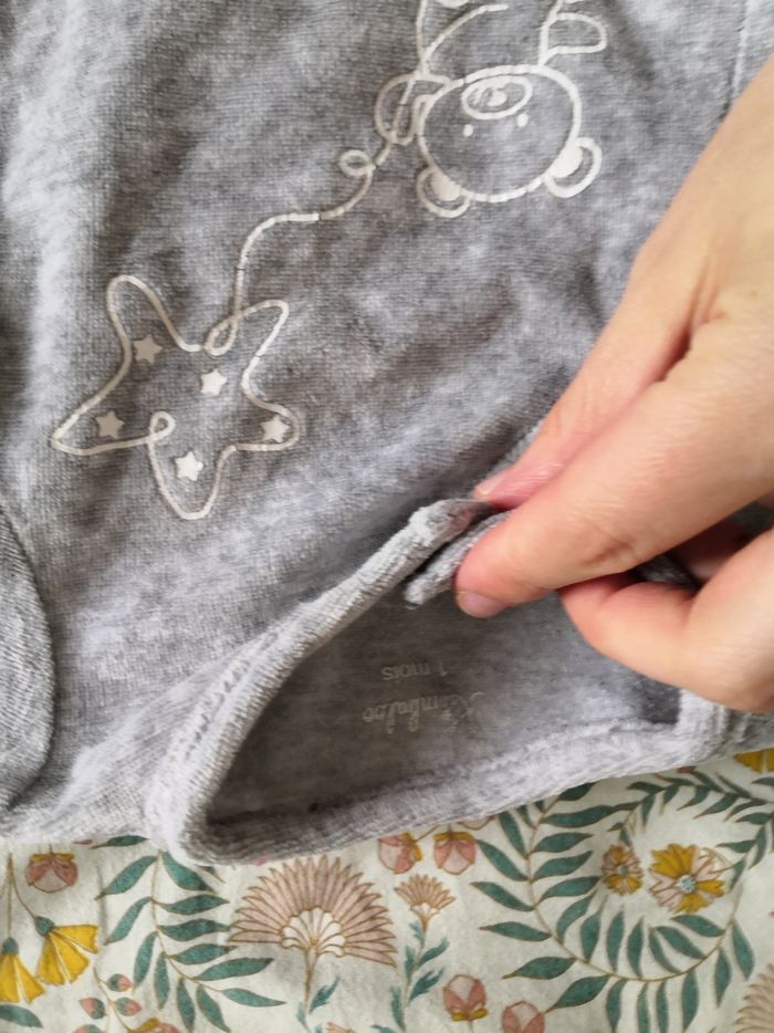 3 pyjamas en velour 1 mois - photo numéro 6