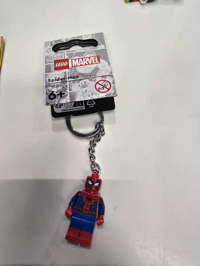 Porte clef spiderman lego