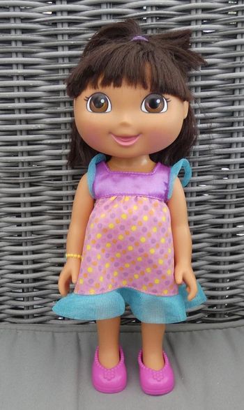 Jolie poupée Dora l'exploratrice à habiller 25 cm