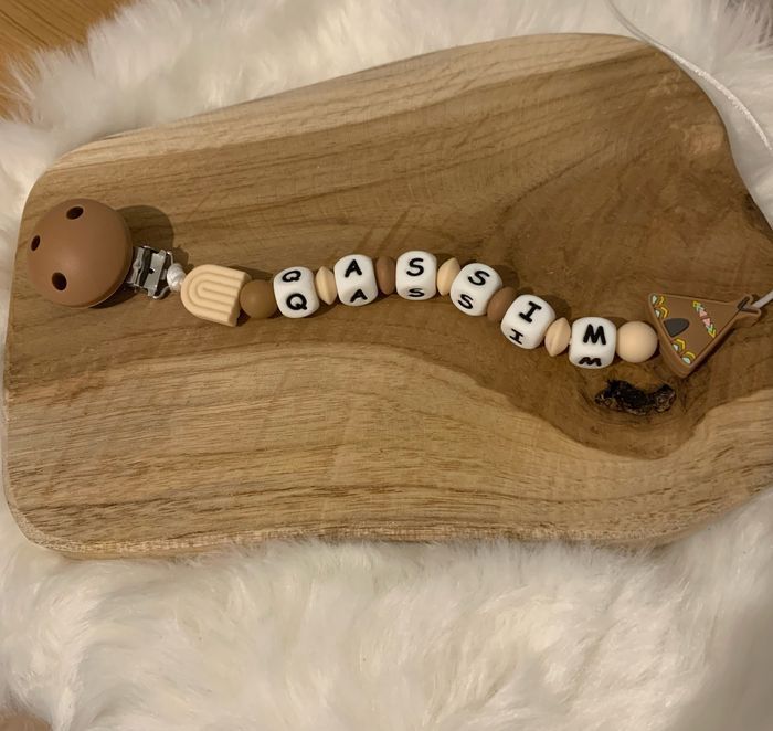 Attache-tétine personnalisé en silicone