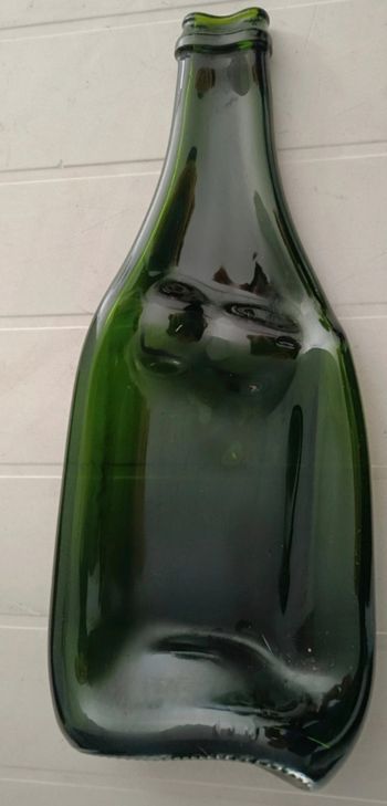 Plateau/Vide-Poche Upcycling | Bouteille de Vin Écrasée Unique | Déco & Apéritif