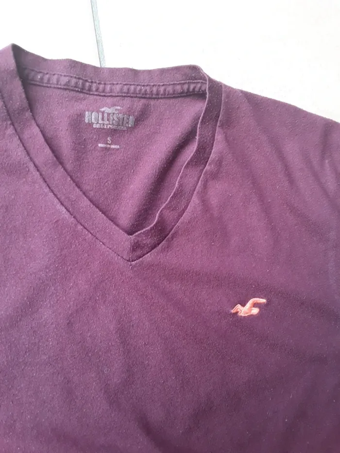 T Shirt col V Hollister - photo numéro 2