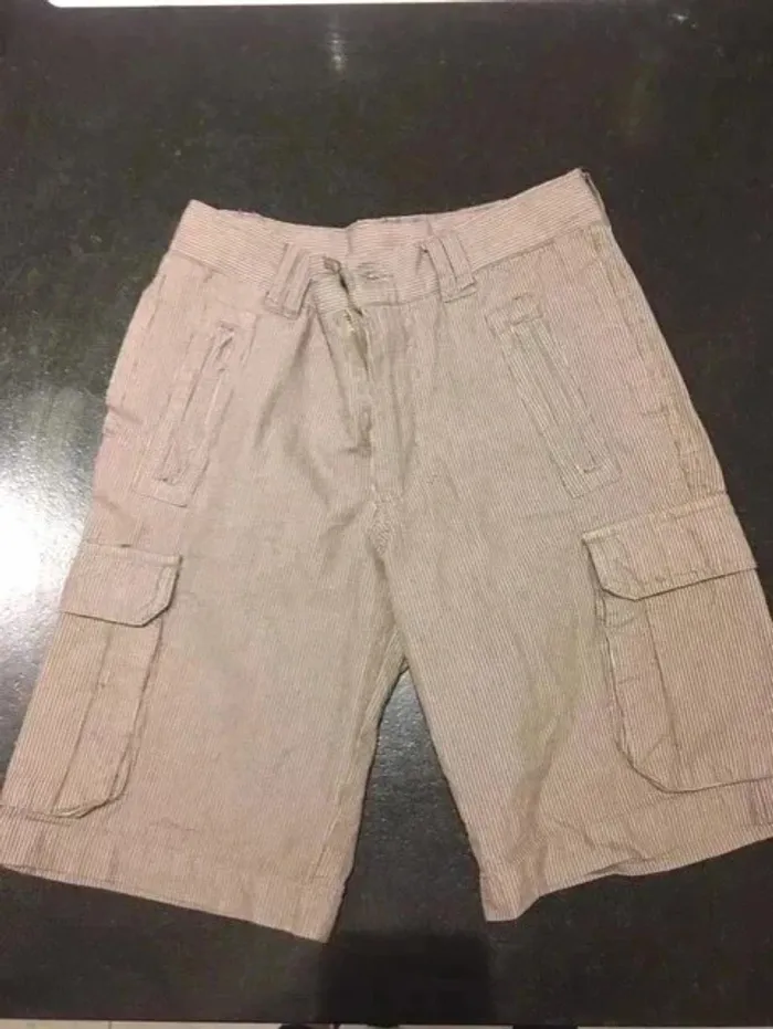 Short garçon 10 ans parfait état - photo numéro 2