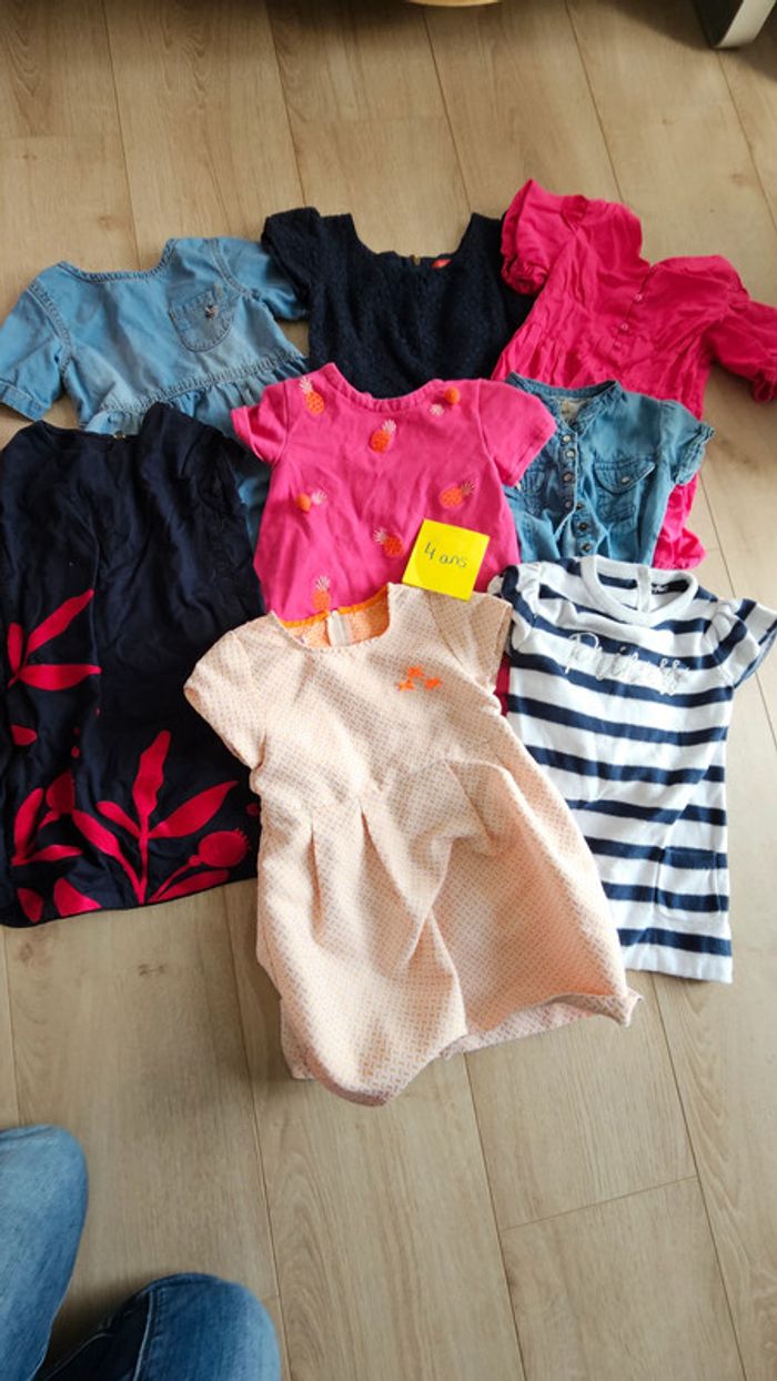 Lot 8 robes été 4 ans