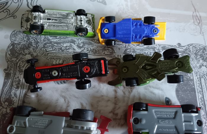 Lot de 13 voitures Hot wheels et Mattel - photo numéro 4
