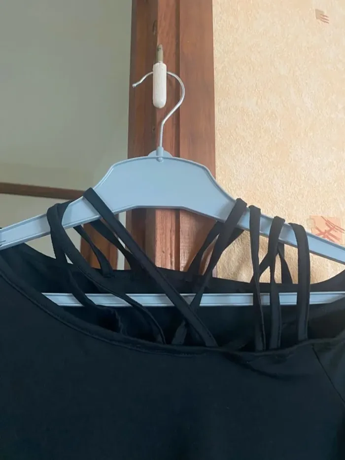 🖤 Élégante tunique noire à bretelles croisées – Taille 36 🖤 - photo numéro 3