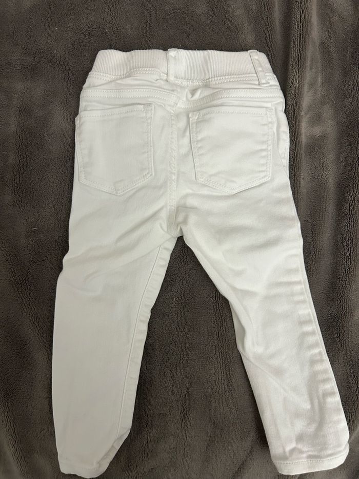 Jean blanc baby gap 18-24 mois - photo numéro 3