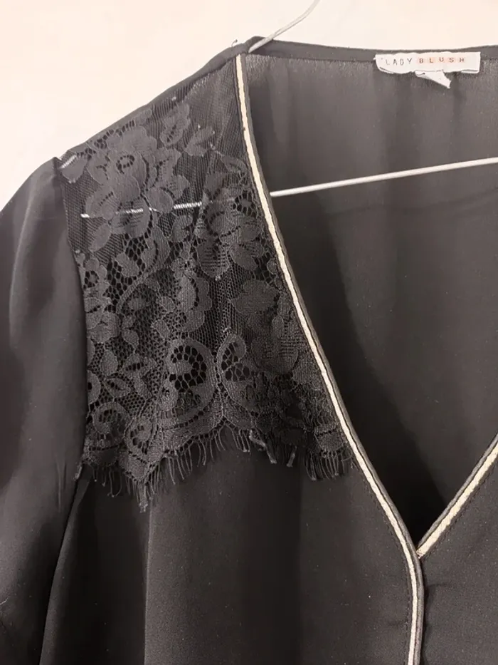 Top haut t-shirt blouse manches courtes noir et doré col en V Lady Blush taille S 36 - photo numéro 3