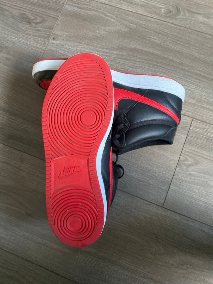 Air Jordan rouge et noire - photo numéro 2
