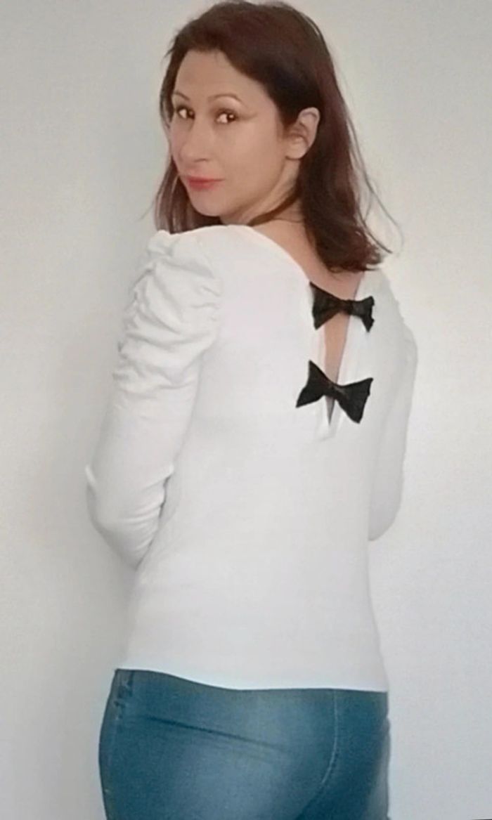 Pull fin chic dos nu