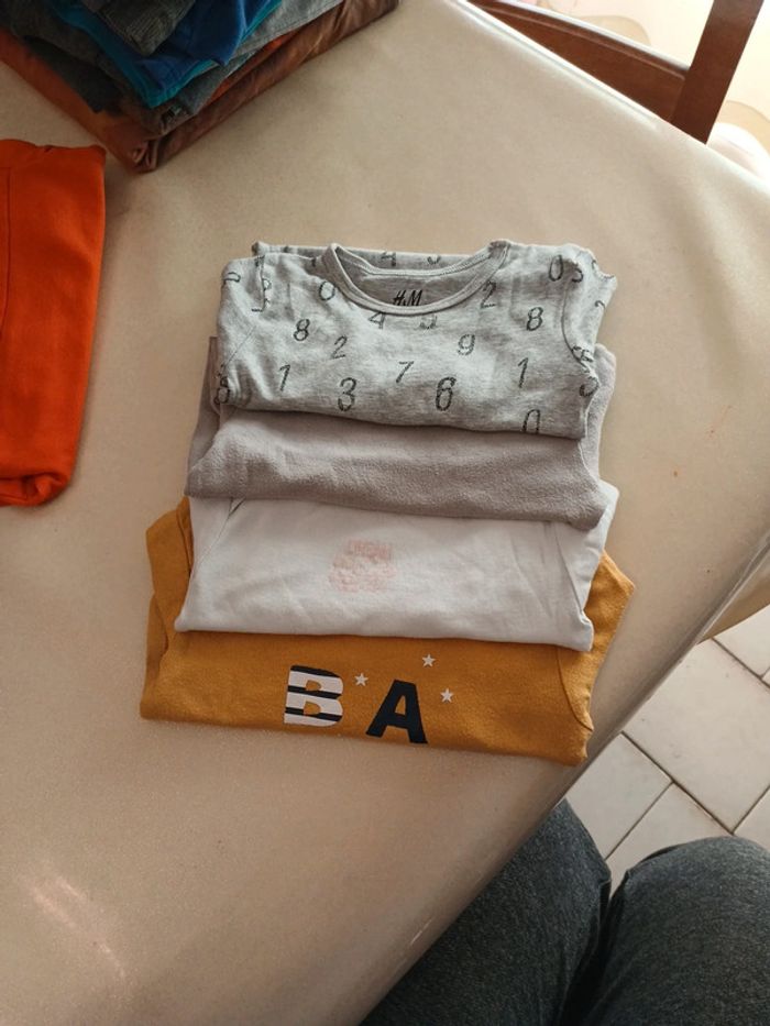 Lot de  4 body, 3 manches longues et 1 manches courtes - photo numéro 2