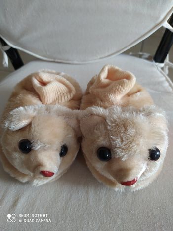 Chaussons    beige   pointure 25