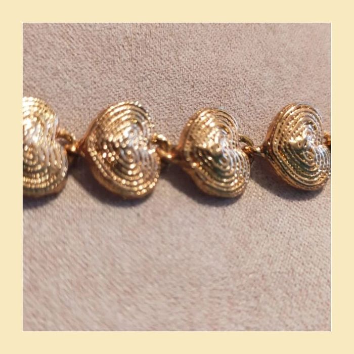 Bracelet vintage doré à cœurs gravés – Élégance intemporelle - photo numéro 6
