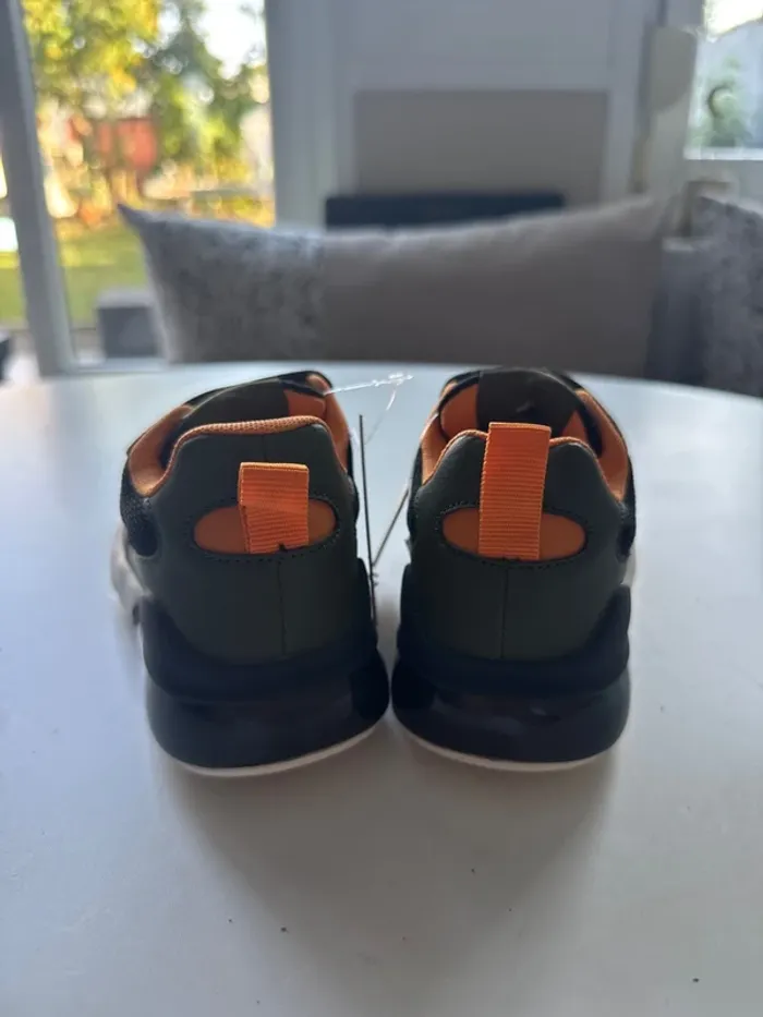 Baskets Hummel noires et kaki à LED  – Taille 33 – Neuves étiquette - photo numéro 4