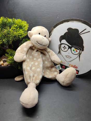doudou plat singe little jellycat beige marron blanc pois rond jelly2926 Peluche