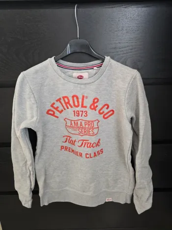 pull gris et rouge Petrol
