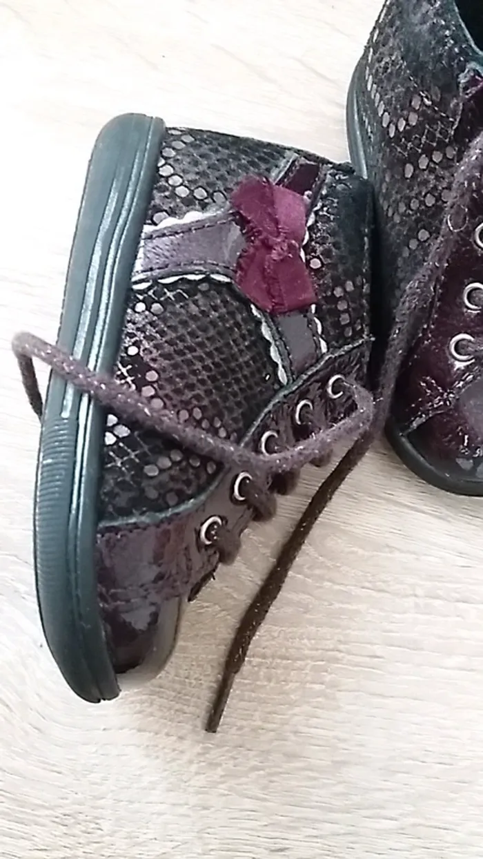 Chaussures à semelles pointure 18 - photo numéro 2