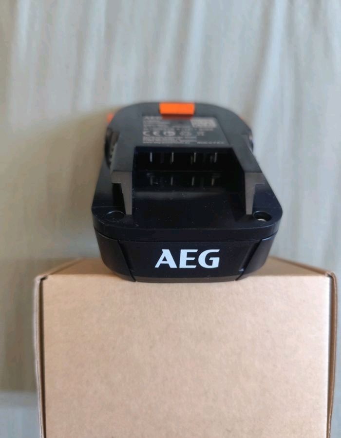Batterie AEG  Pro 2.0Ah 18v Neuve - photo numéro 3