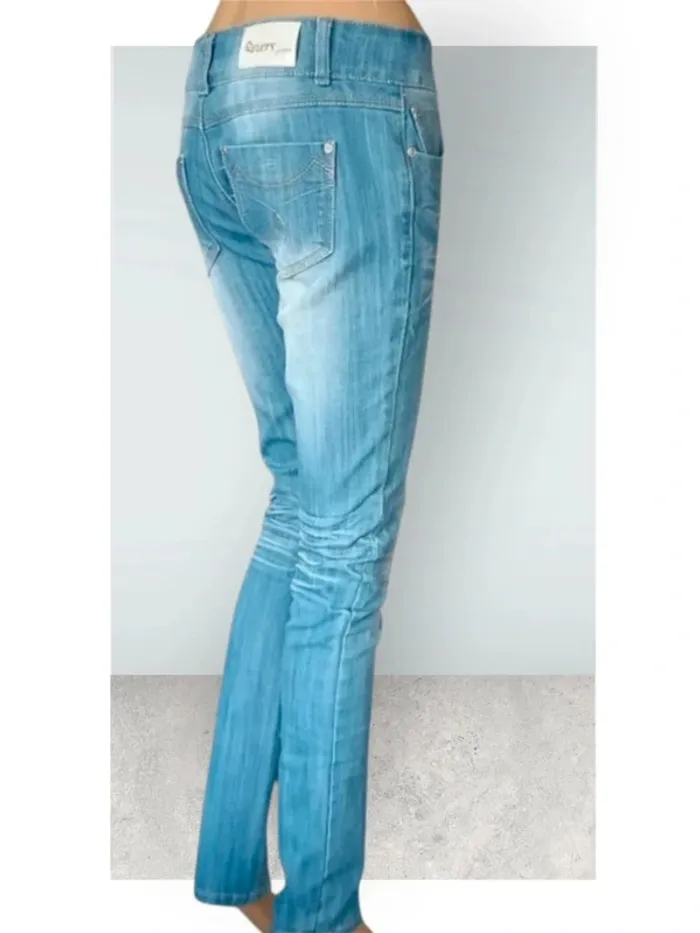 Jean REVERS jeans coupe droite ,taille basse ,texture extensible