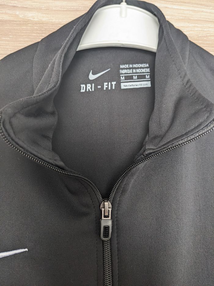 Veste nike, taille M, comme neuve - photo numéro 2