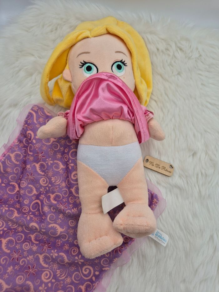 Peluche Doudou Pincesse Bébé Raiponce Disney Babies couverture rose violet - photo numéro 6