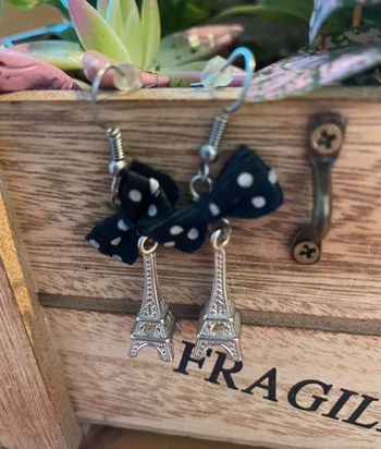 Boucles d’oreilles Paris neuves