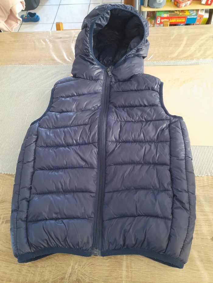 Doudoune sans manches à capuche