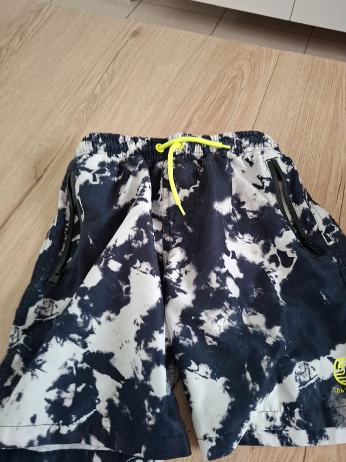Short de bain garçon 8-9 ans primark bon état - photo numéro 3