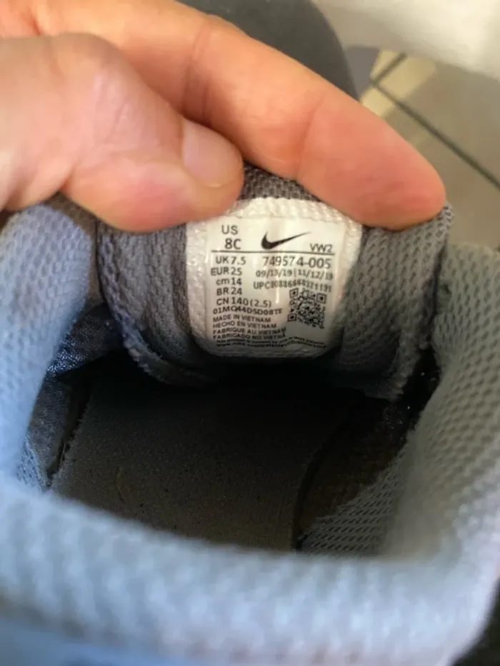 Baskets nike taille 25 - photo numéro 6
