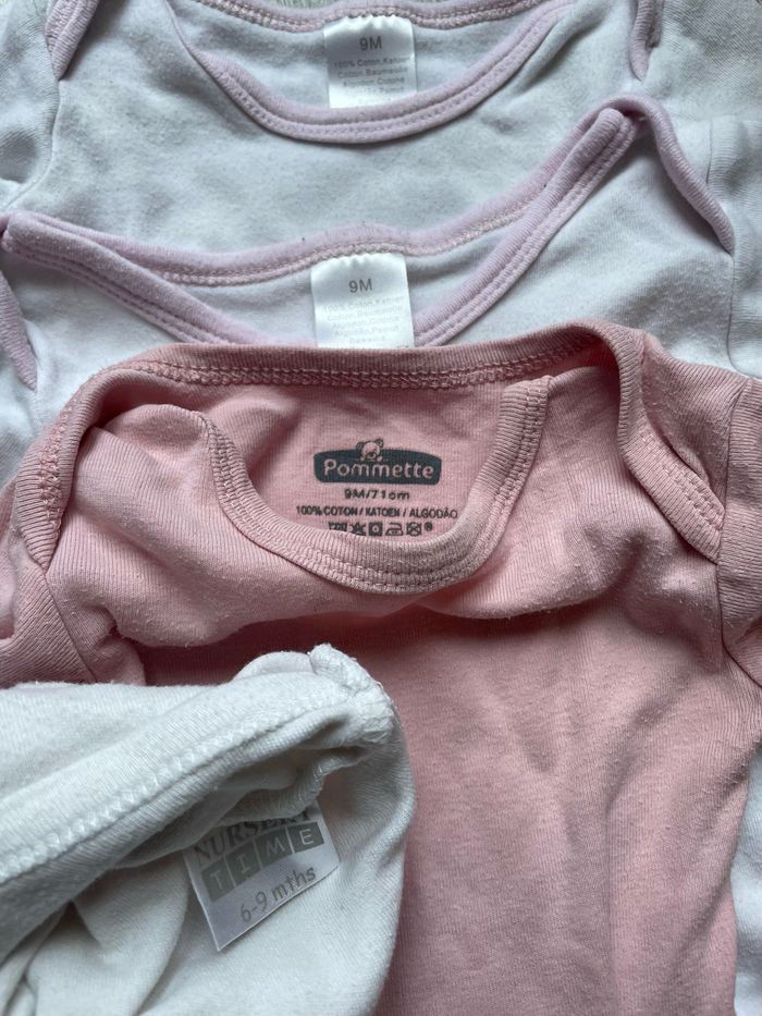 Lot 4 bodys 9 mois - photo numéro 2