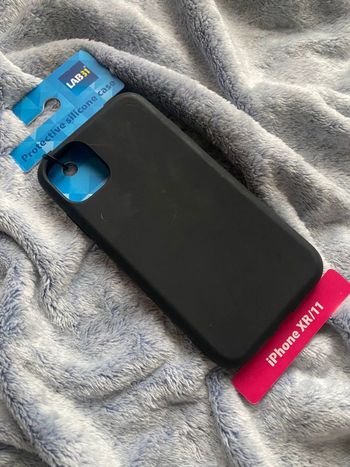 Coque de téléphone noir Iphone 11/XR action