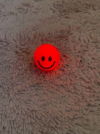 Balle rebondissante fluorescente