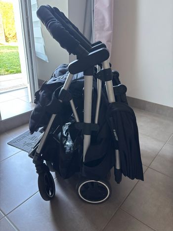 Poussette double compacte baby monsters