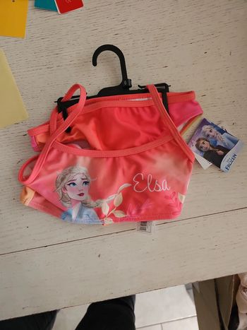 Maillot de bain 2 pièces neuf disney 6 ans