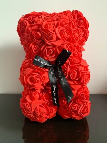 Ourson rouge en roses artificielles Neuf 