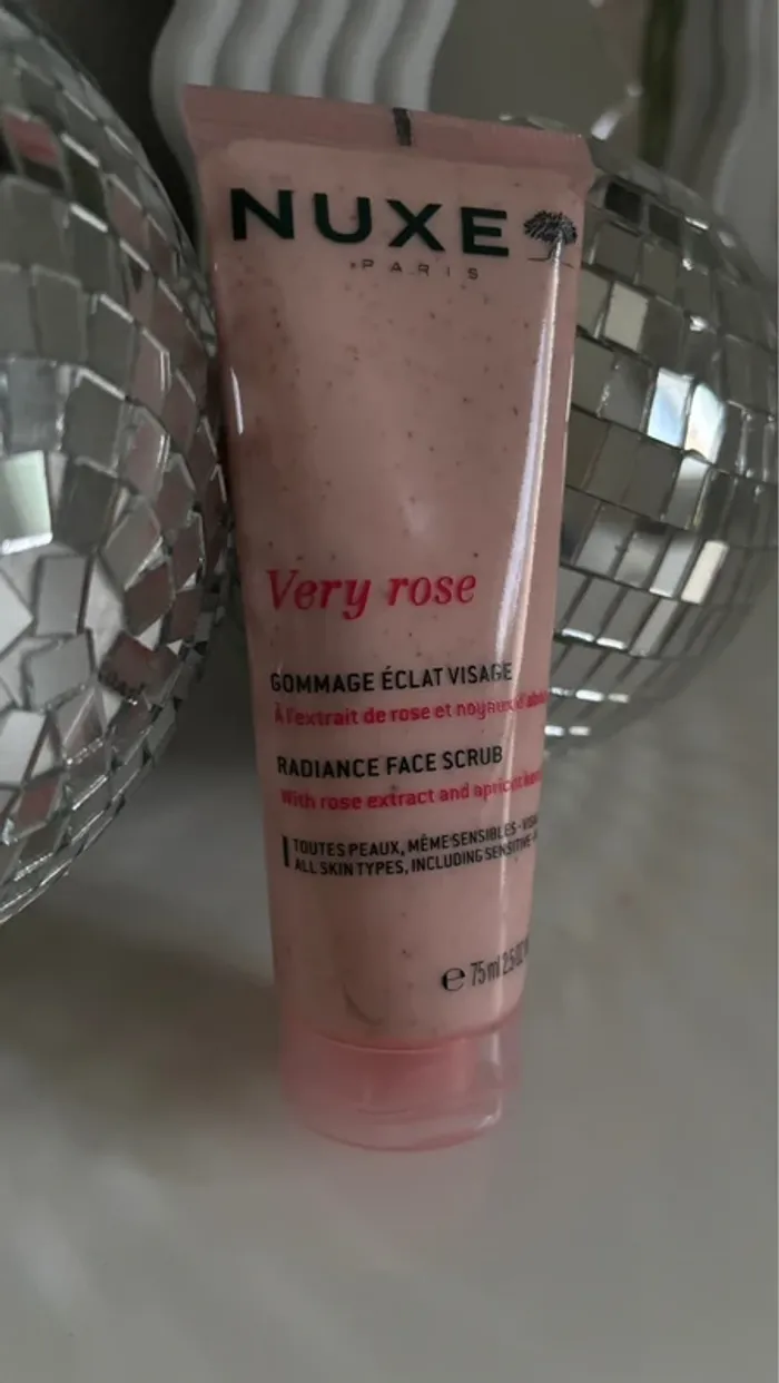 Gommage éclat visage very rose Nuxe - photo numéro 3
