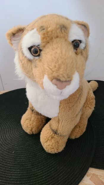 Peluche lion marron assis 30 cm