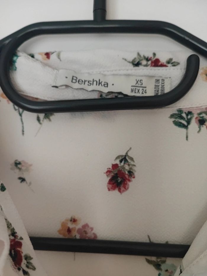 Chemise blanche fleurie taille XS Bershka - photo numéro 4