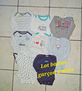 Lot bodies garçon 6 mois