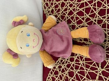 DOUDOU POUPEE ORCHESTRA POUPEE FILLE BLONDE ROBE ROSE JAUNE RAYE ORANGE