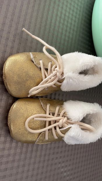 Chaussures style petite bottes fourrées 3/6 mois