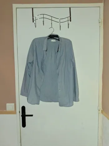 Chemise bleu point blanc