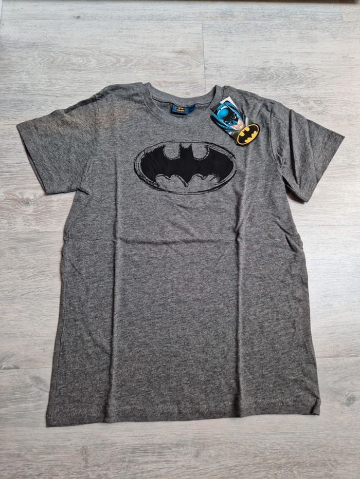 Tee-shirt Batman neuf avec étiquette 10 ans - photo numéro 3