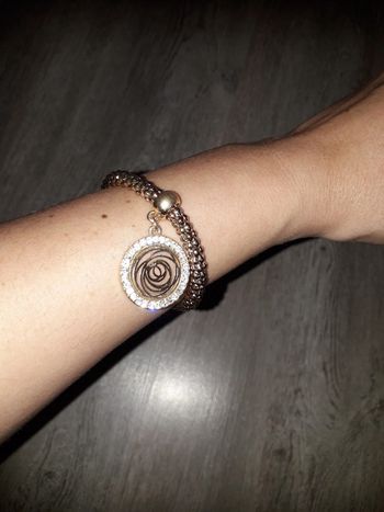 bracelet fantaisie doré élastique avec pendentif strass neuf