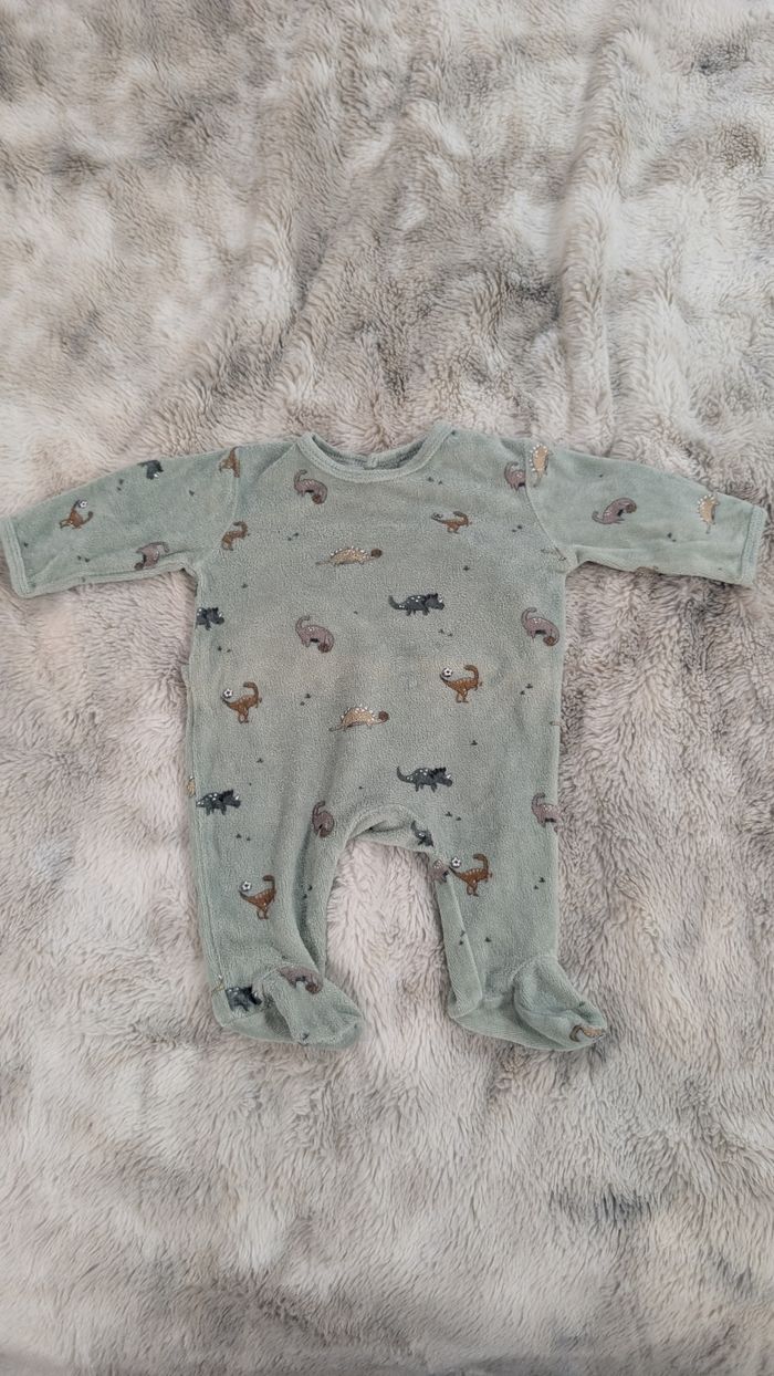 Lot de deux pyjamas Kiabi taille 1 mois - photo numéro 2