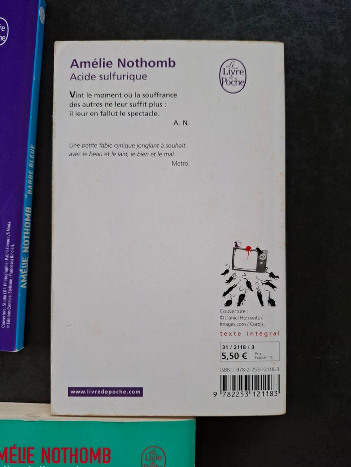 Lot de 3 livres d'Amélie Nothomb en bon état - photo numéro 3