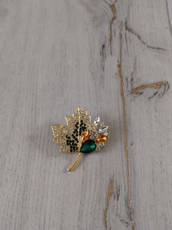 Broche neuve
