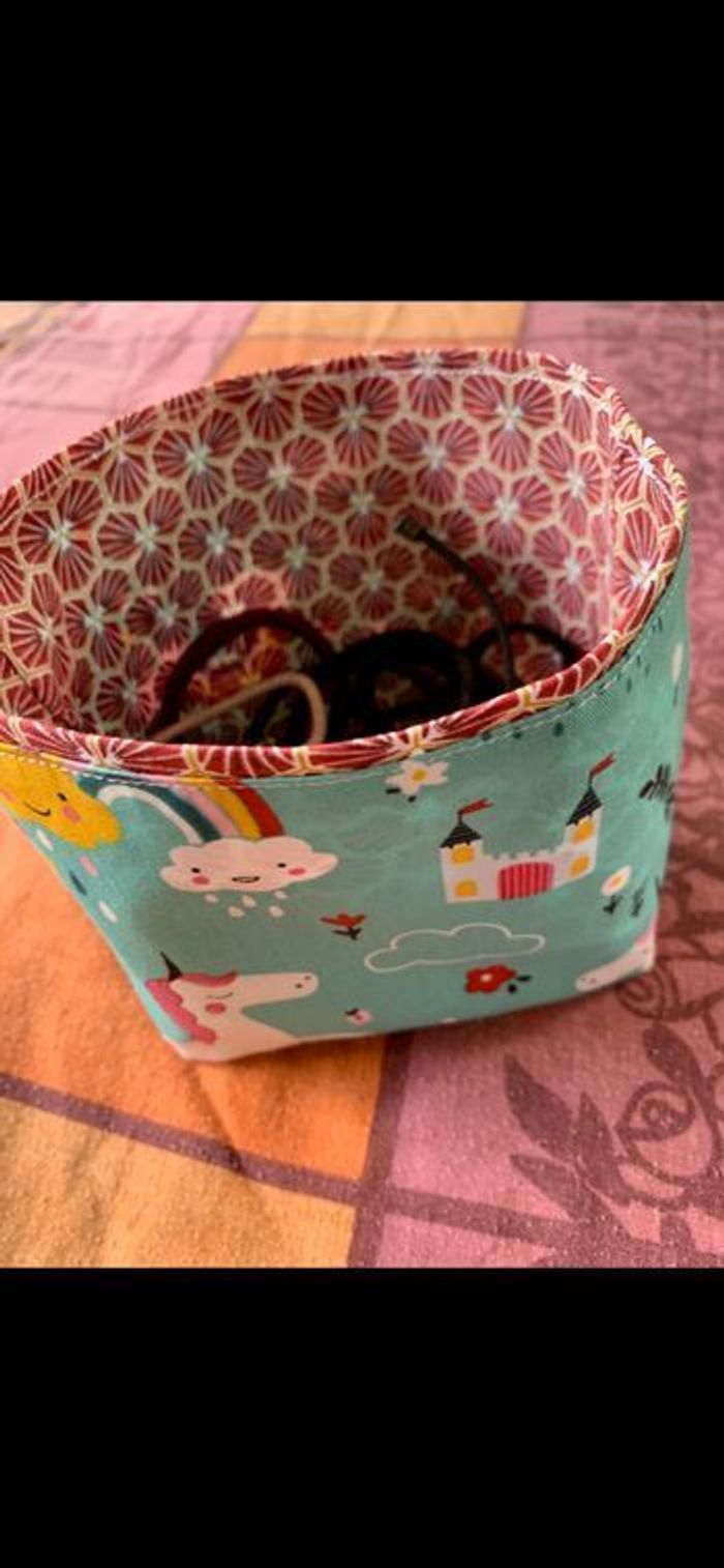 Jolie panniere panier tissu semi rigide pour petits rangements enfants licorne arc en ciel - photo numéro 6